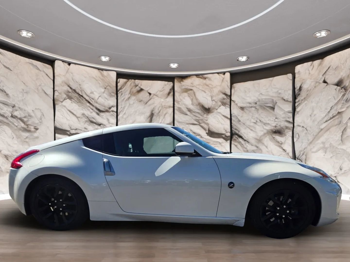 Used 2016 Nissan 370Z Coupe image 4