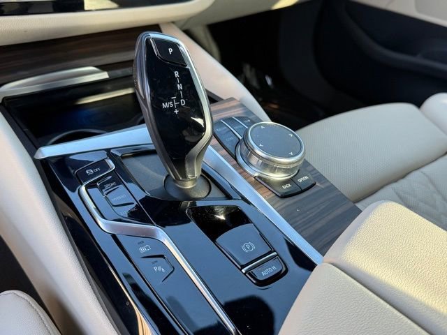 Certified 2023 BMW 530e w/ Convenience Package image 27