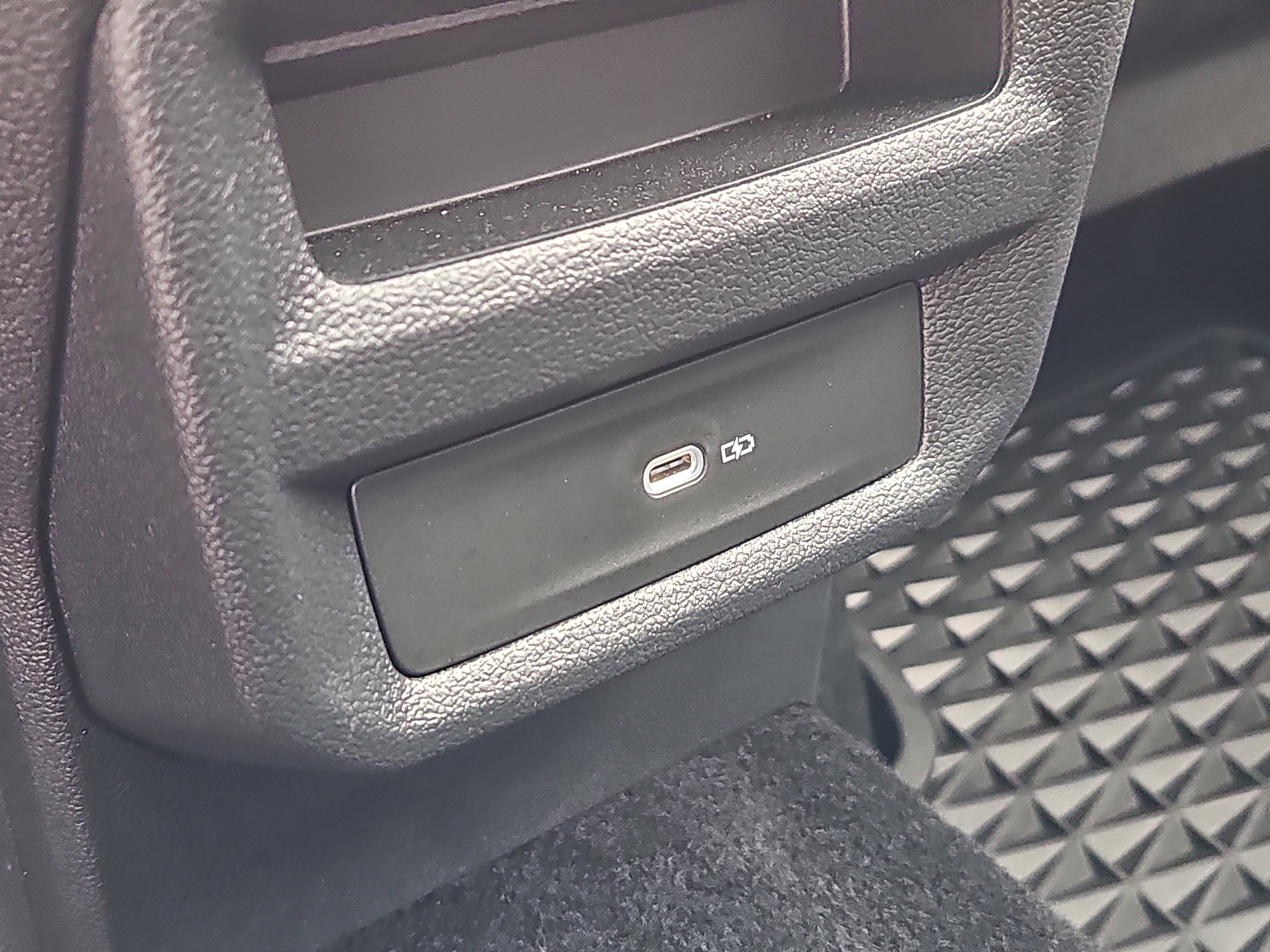 Certified 2025 Volkswagen Taos SE image 14