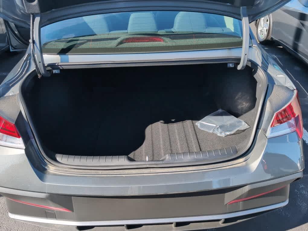 New 2026 Hyundai Elantra Hybrid FWD image 18