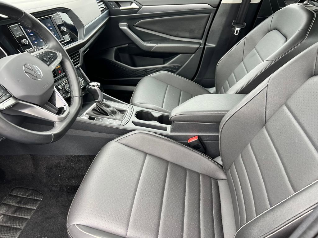 Used 2024 Volkswagen Jetta SE image 9