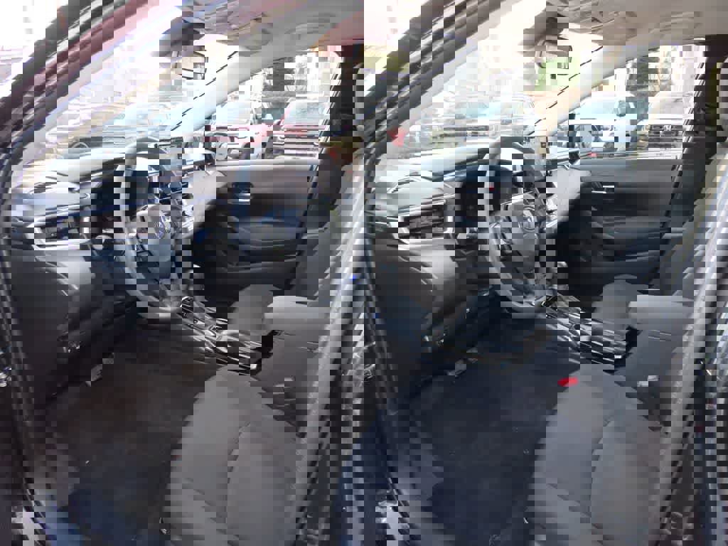 Used 2021 Toyota Corolla LE image 3