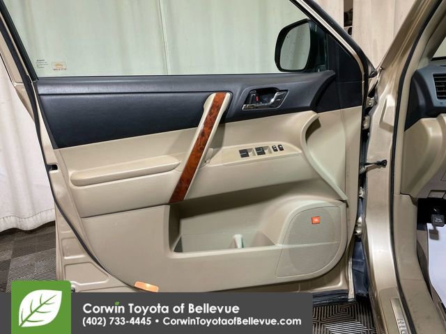 Used 2013 Toyota Highlander Limited image 26