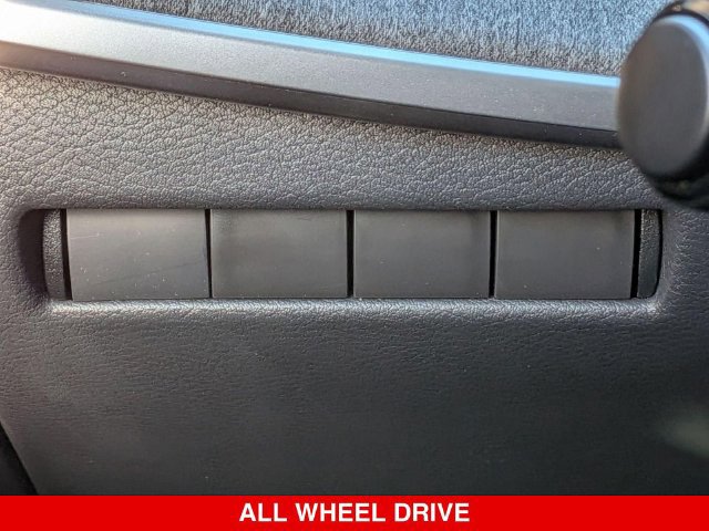 Certified 2025 Nissan Kicks SV AWD/4WD image 19