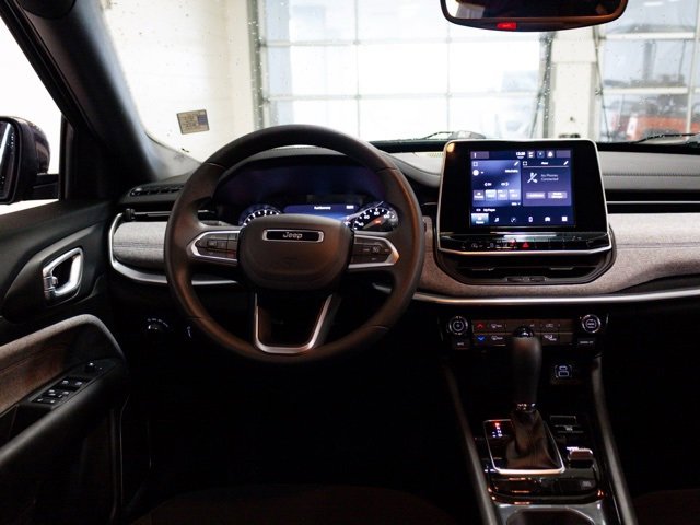 Certified 2025 Jeep Compass Sport image 9