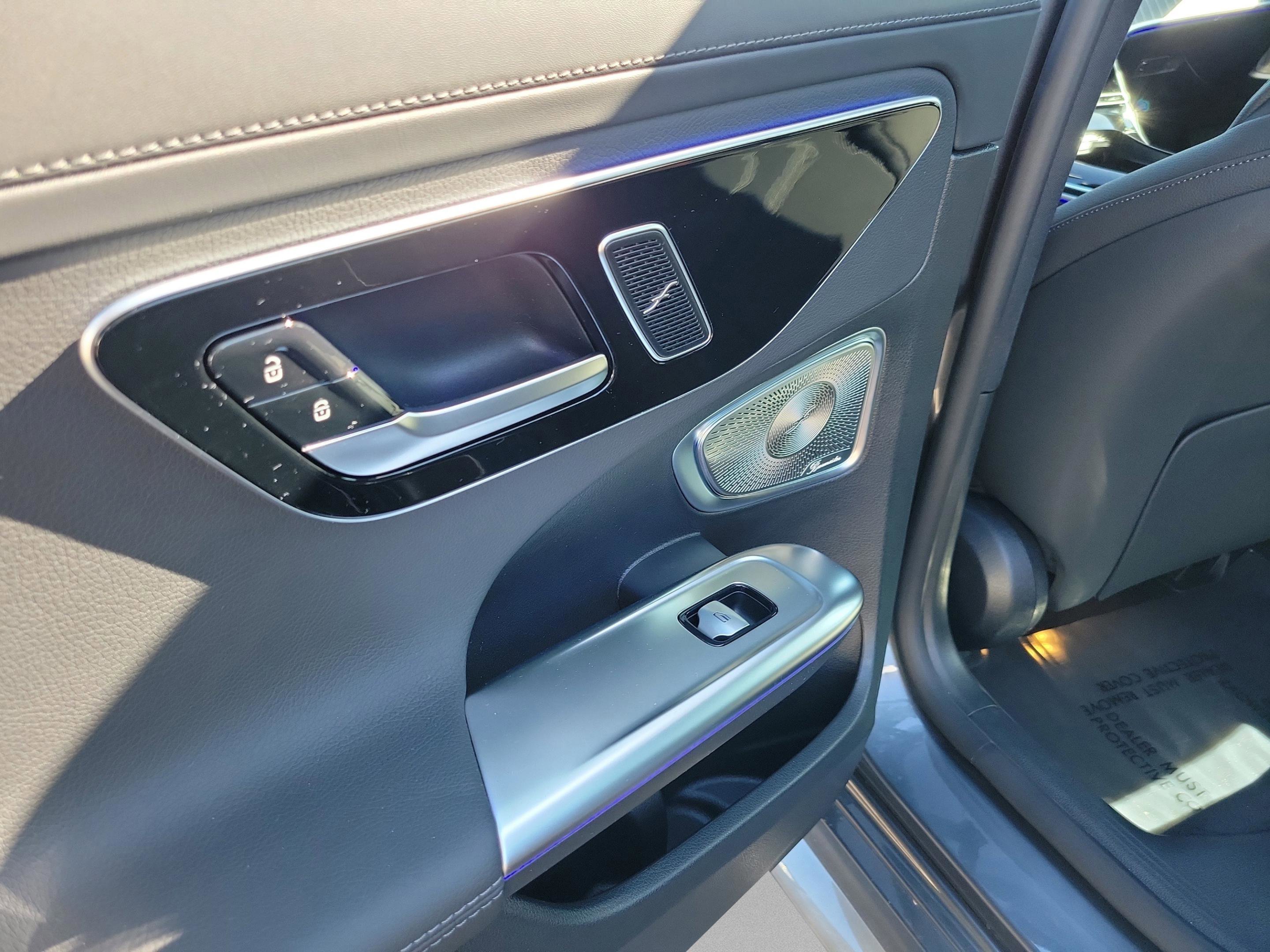 Certified 2025 Mercedes-Benz C 300 Sedan image 6