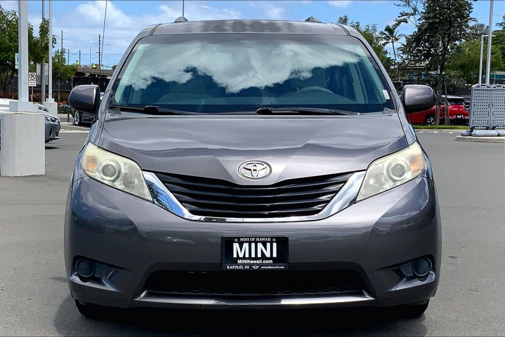 Used 2014 Toyota Sienna LE FWD image 3