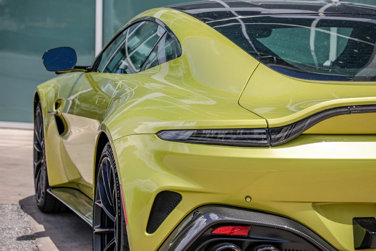 New 2025 Aston Martin V8 Vantage Coupe RWD image 12