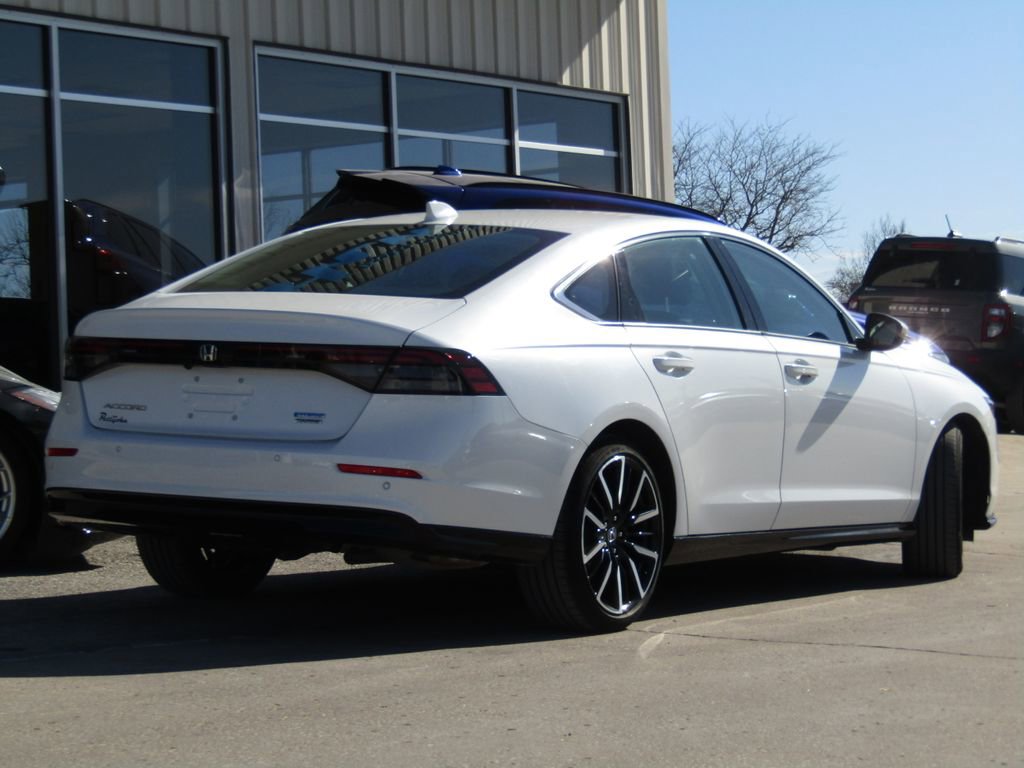 Used 2024 Honda Accord Touring image 3