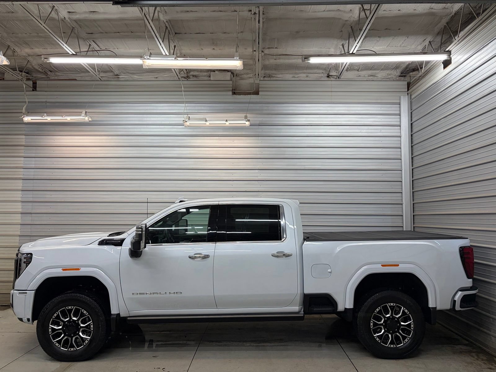 Used 2026 GMC Sierra 3500 Denali Ultimate AWD/4WD image 8