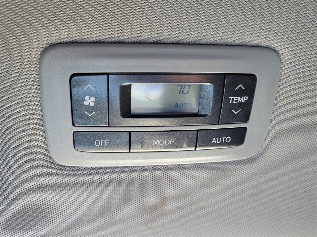 Used 2017 Toyota Sienna SE image 15