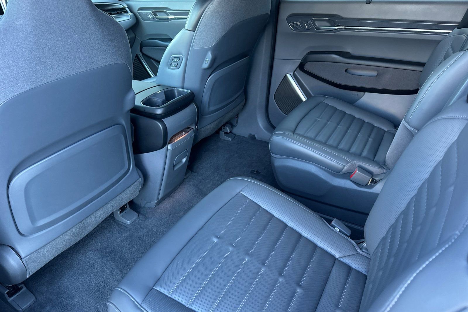 Certified 2025 Kia EV9 Land w/ Towing Package image 15