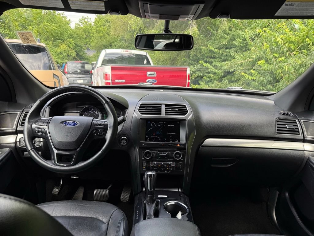 Used 2018 Ford Explorer XLT w/ Equipment Group 202A AWD/4WD image 33