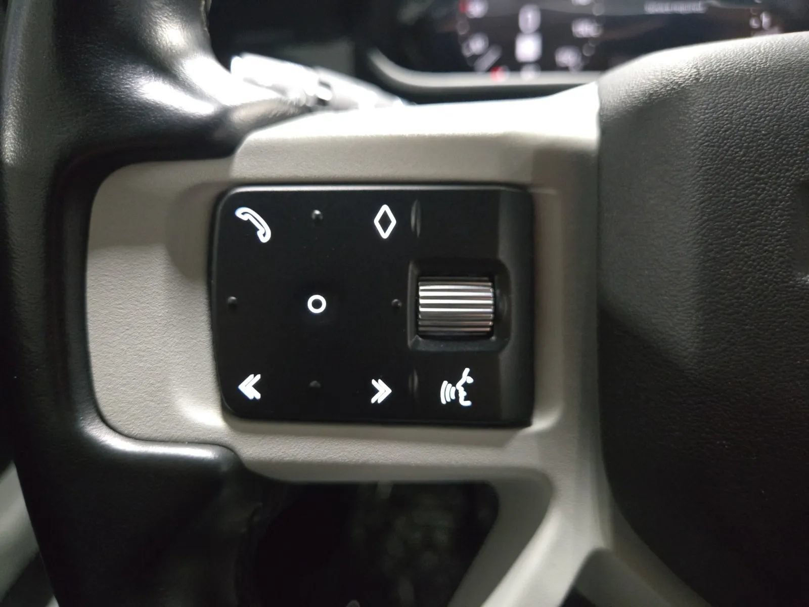 Used 2023 Land Rover Defender 110 S AWD/4WD image 21