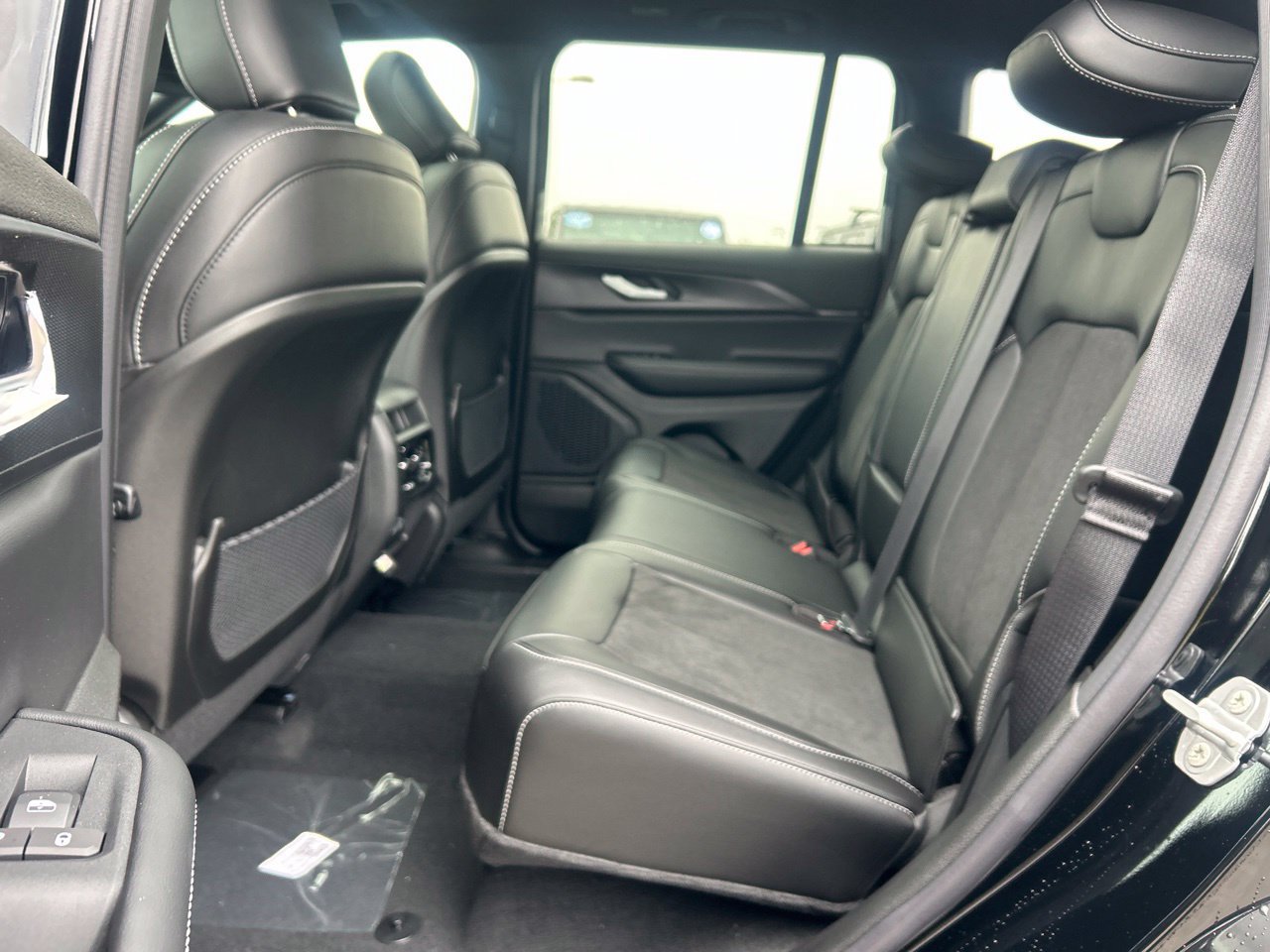 New 2027 Jeep Grand Cherokee Laredo X AWD/4WD image 11