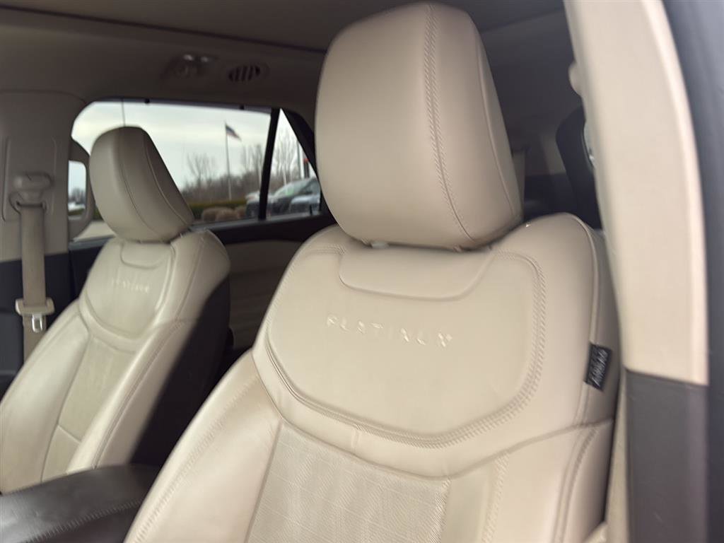 Used 2020 Ford Explorer Platinum w/ Premium Technology Package AWD/4WD image 12