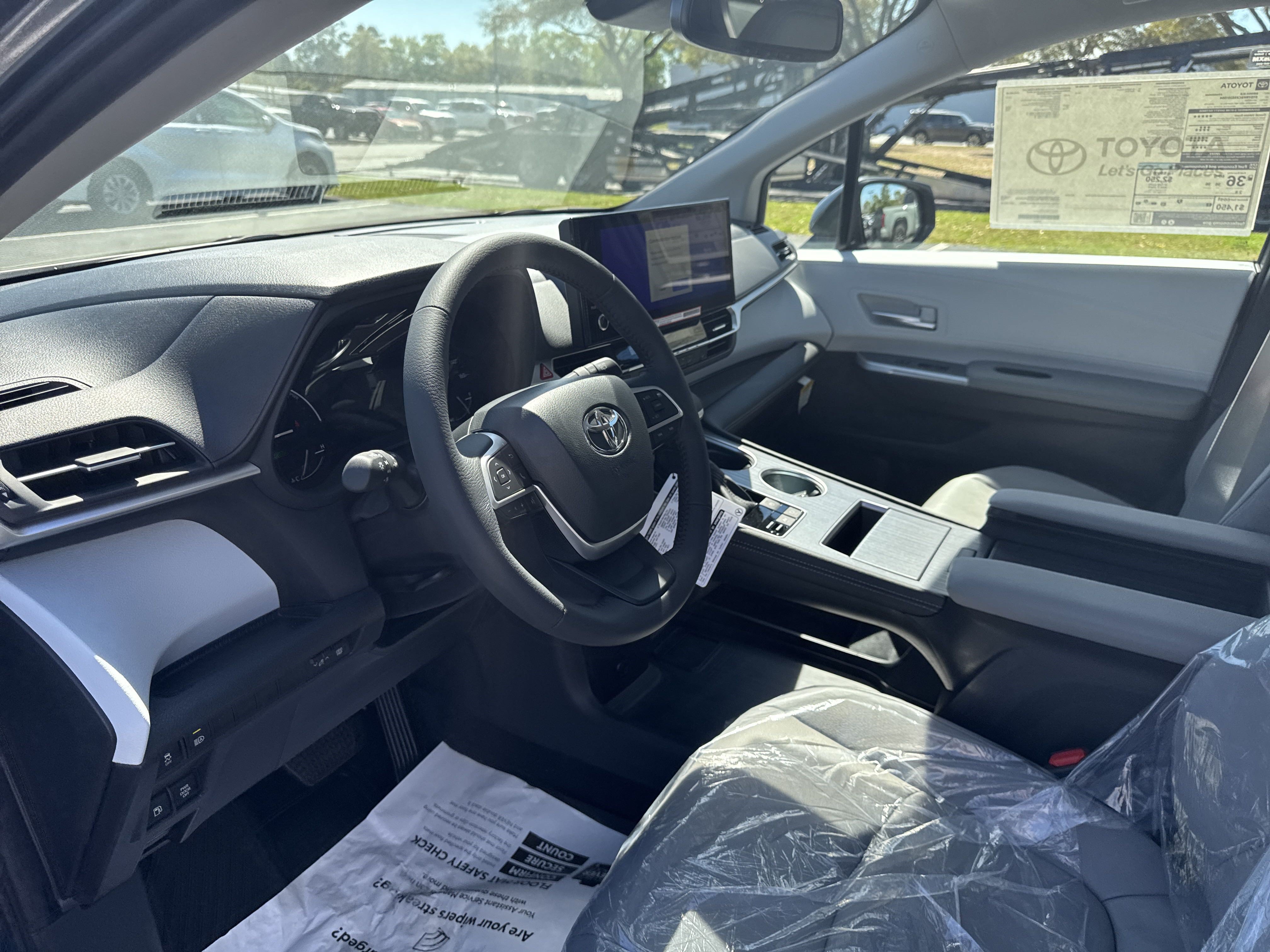 New 2025 Toyota Sienna XLE FWD image 15