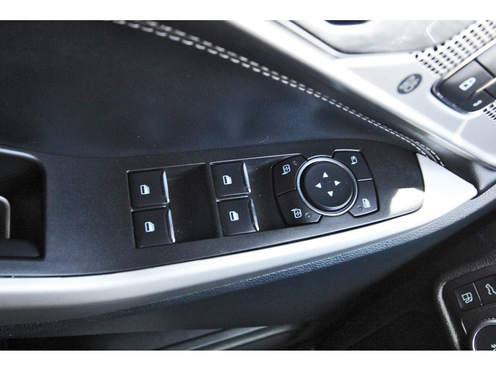 Used 2021 Ford Explorer Limited w/ Hybrid Equipment Group 310A RWD image 20