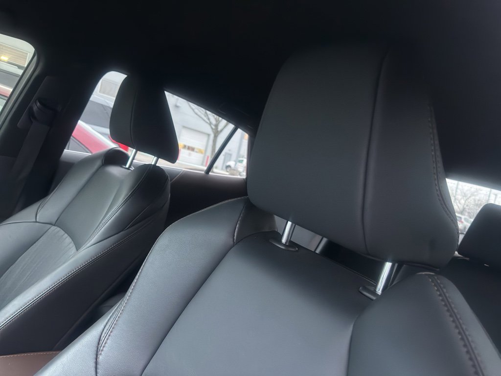 Used 2021 Toyota Venza XLE image 11