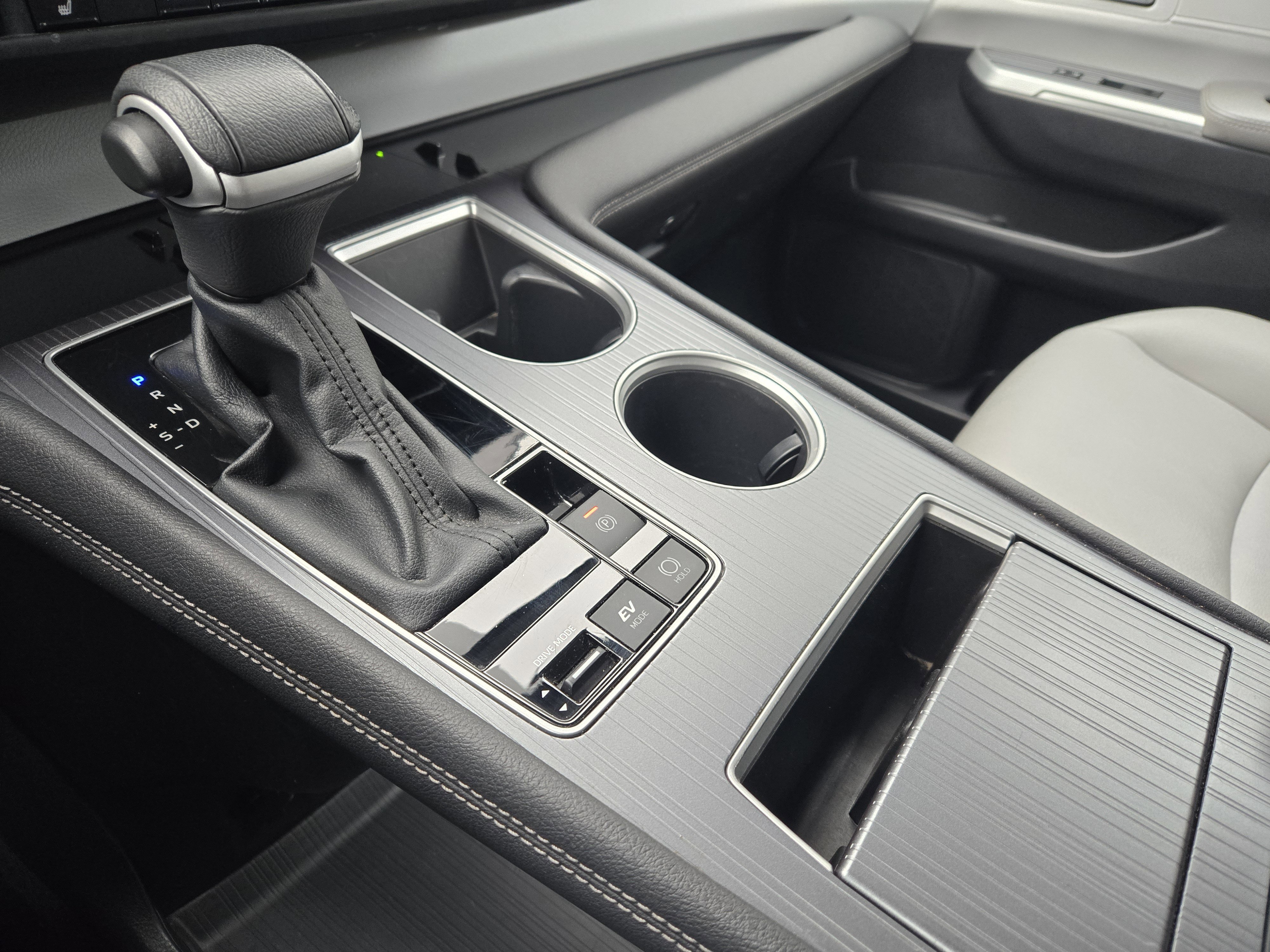 Used 2025 Toyota Sienna XLE image 23