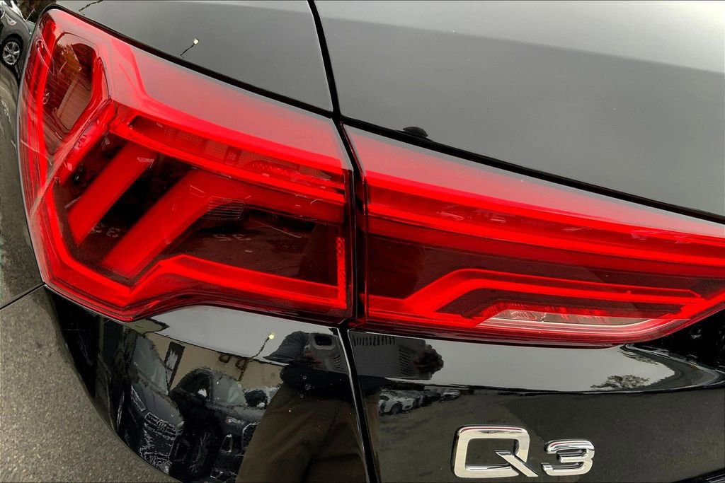 Certified 2024 Audi Q3 2.0T Premium Plus image 28