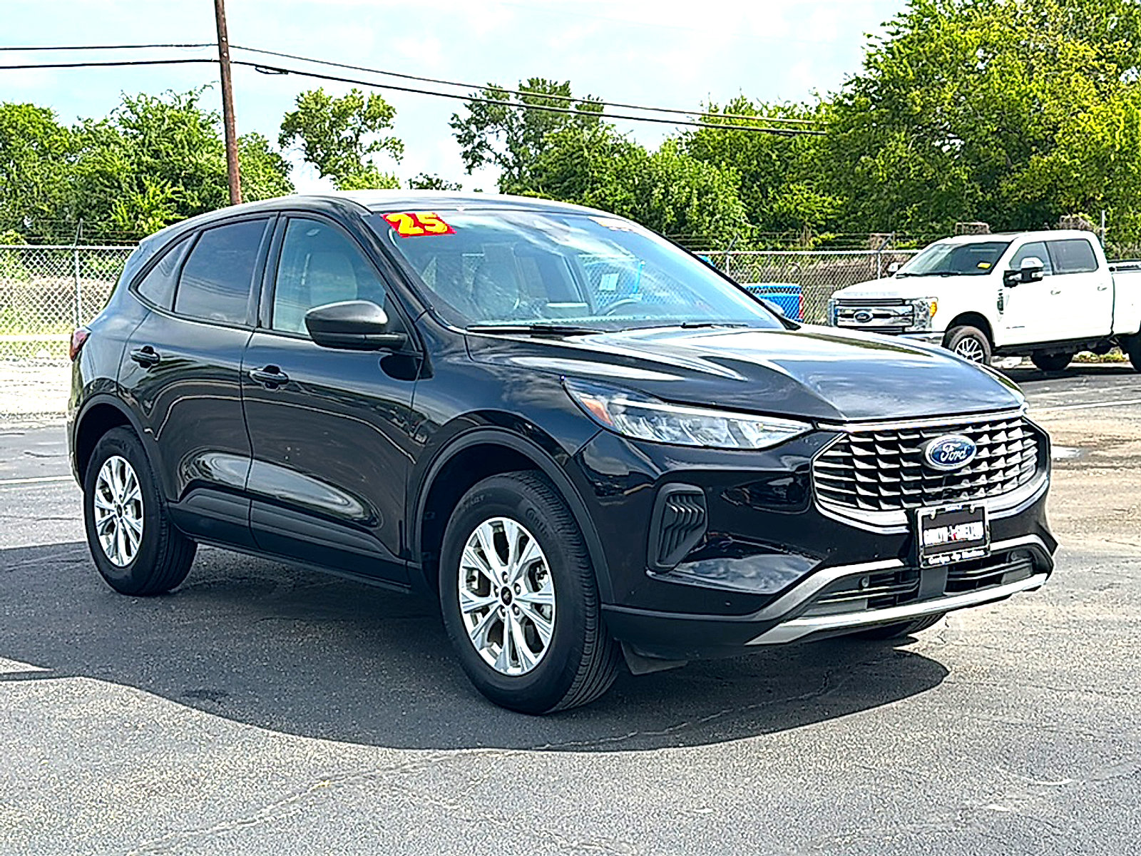 Used 2025 Ford Escape Active AWD/4WD image 10