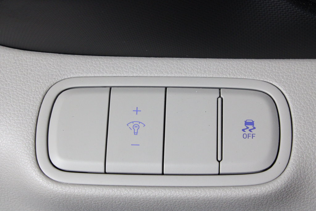 Certified 2025 Hyundai Venue SEL FWD image 25