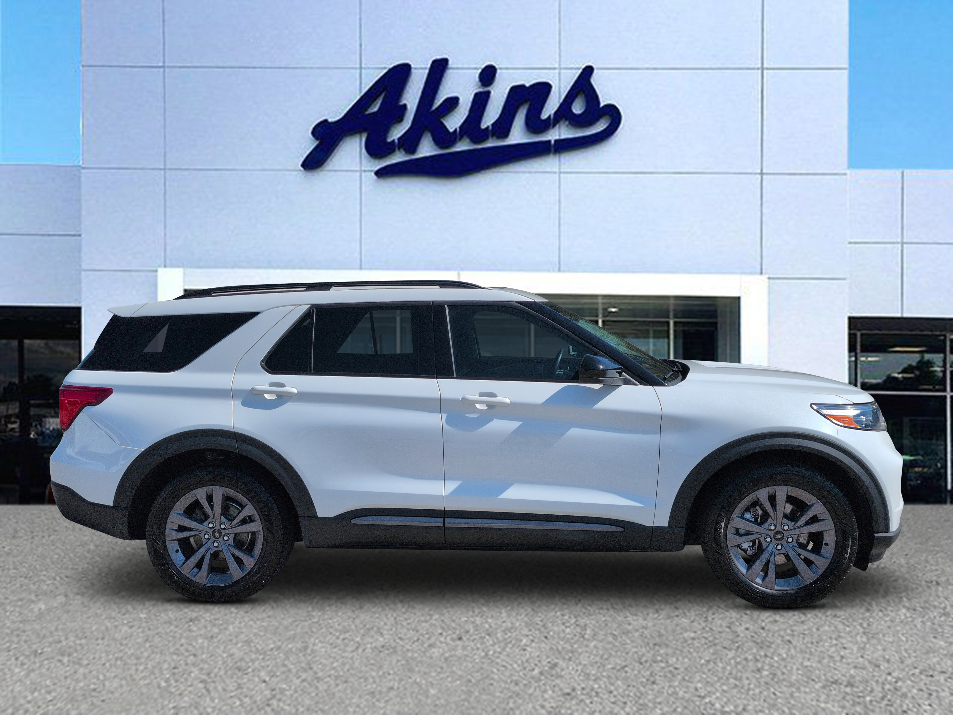 Certified 2023 Ford Explorer XLT w/ Equipment Group 202A RWD image 1