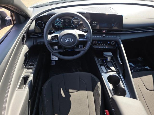 Certified 2025 Hyundai Elantra SEL image 3
