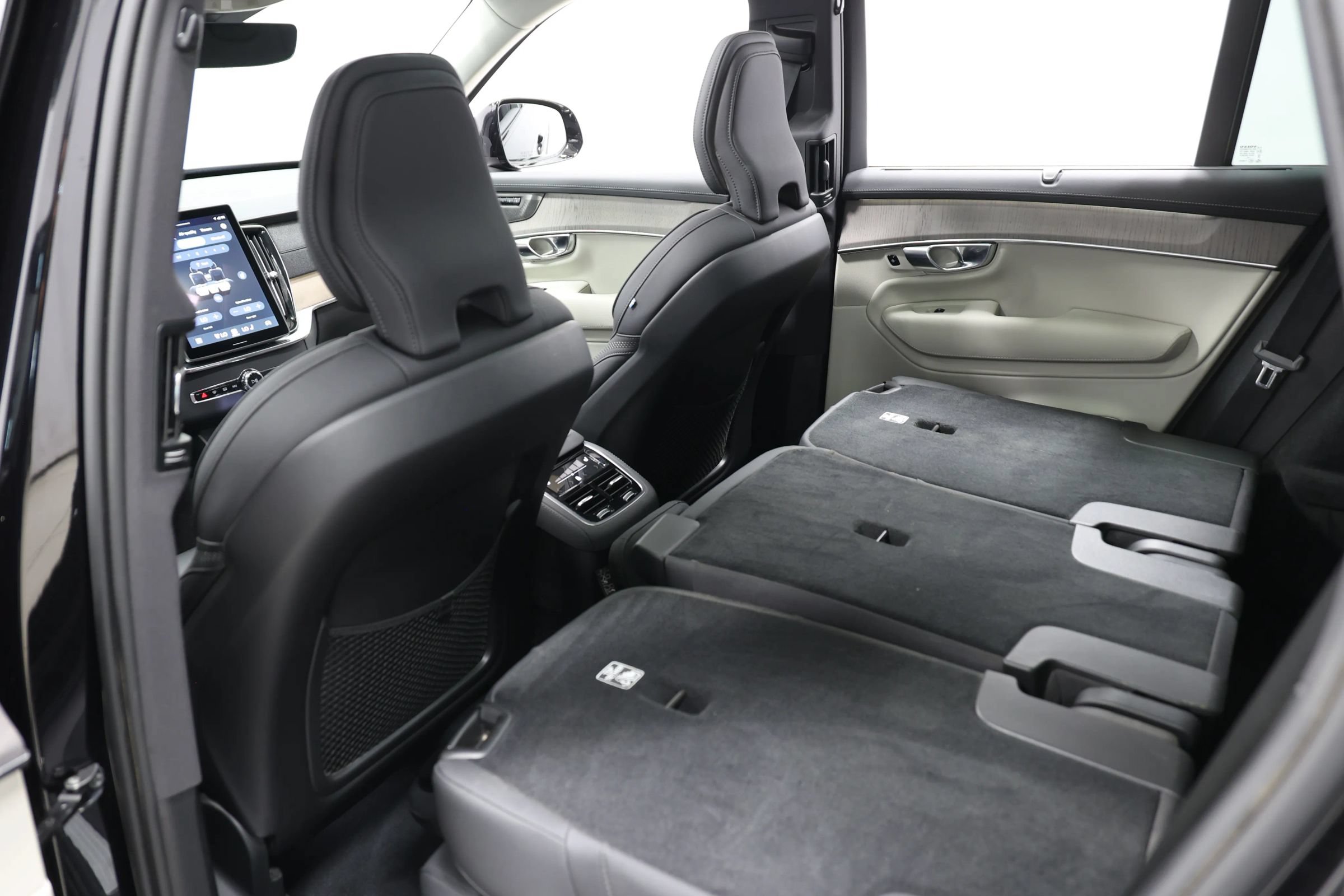 Used 2025 Volvo XC90 T8 Plus w/ Protection Package Premier AWD/4WD image 60