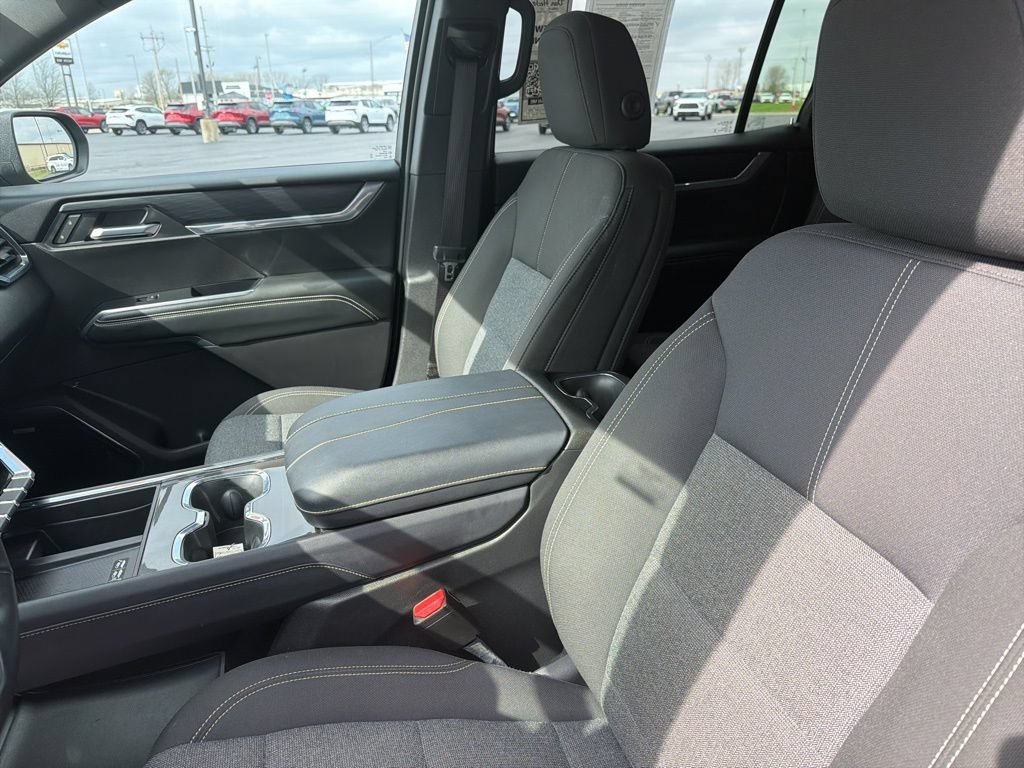 Used 2025 GMC Acadia Elevation FWD image 13