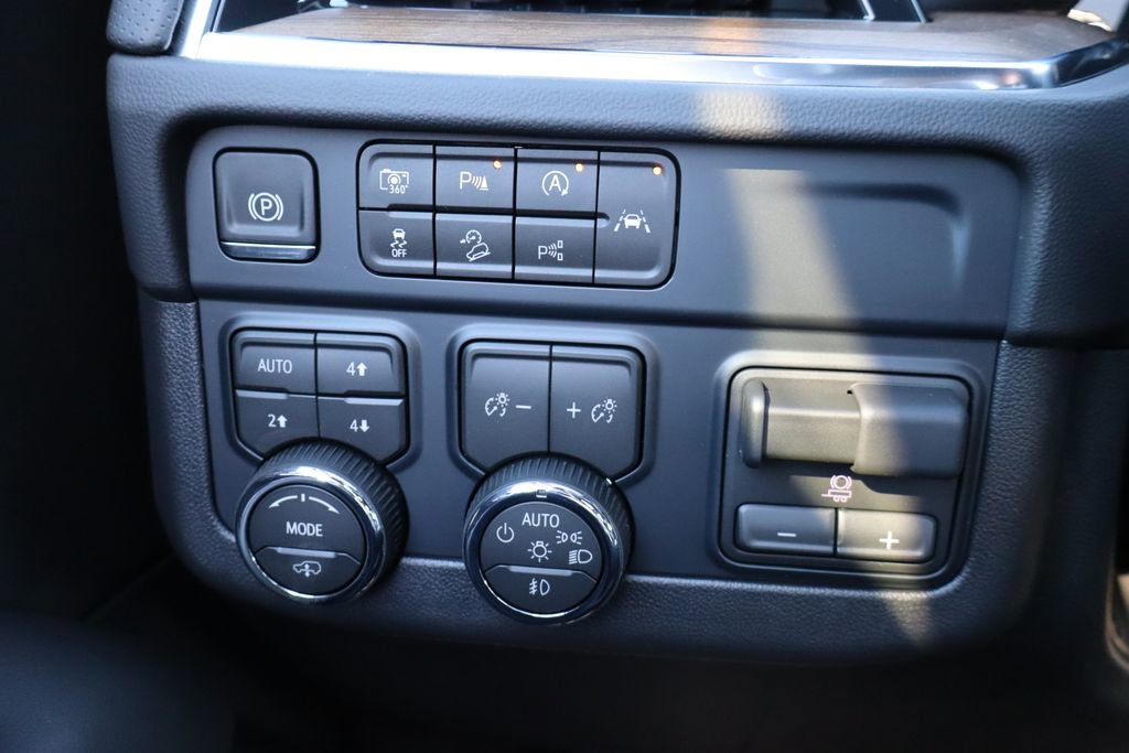 New 2026 Chevrolet Suburban High Country image 15