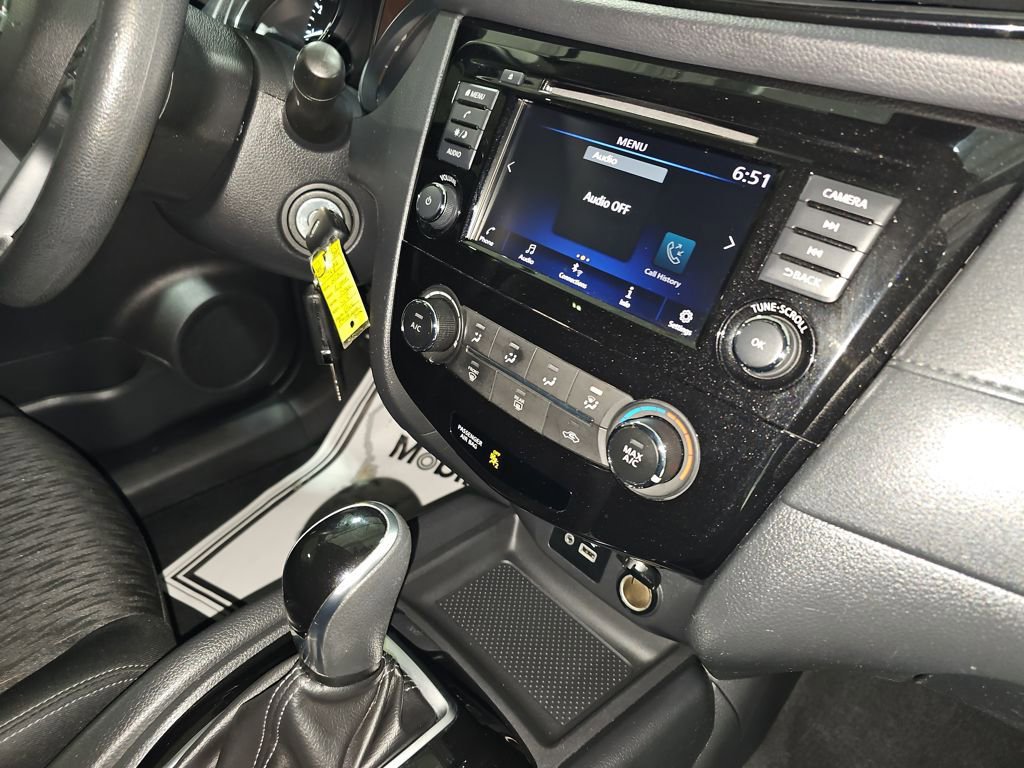 Used 2020 Nissan Rogue S image 16