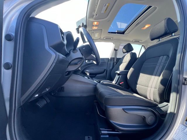 Certified 2025 Hyundai Venue SEL image 18