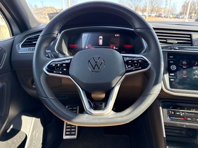 Used 2023 Volkswagen Tiguan SE R-Line image 14