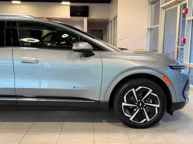 Used 2024 Chevrolet Equinox EV LT FWD image 16