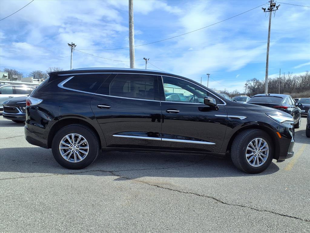 Used 2023 Buick Enclave Essence image 31
