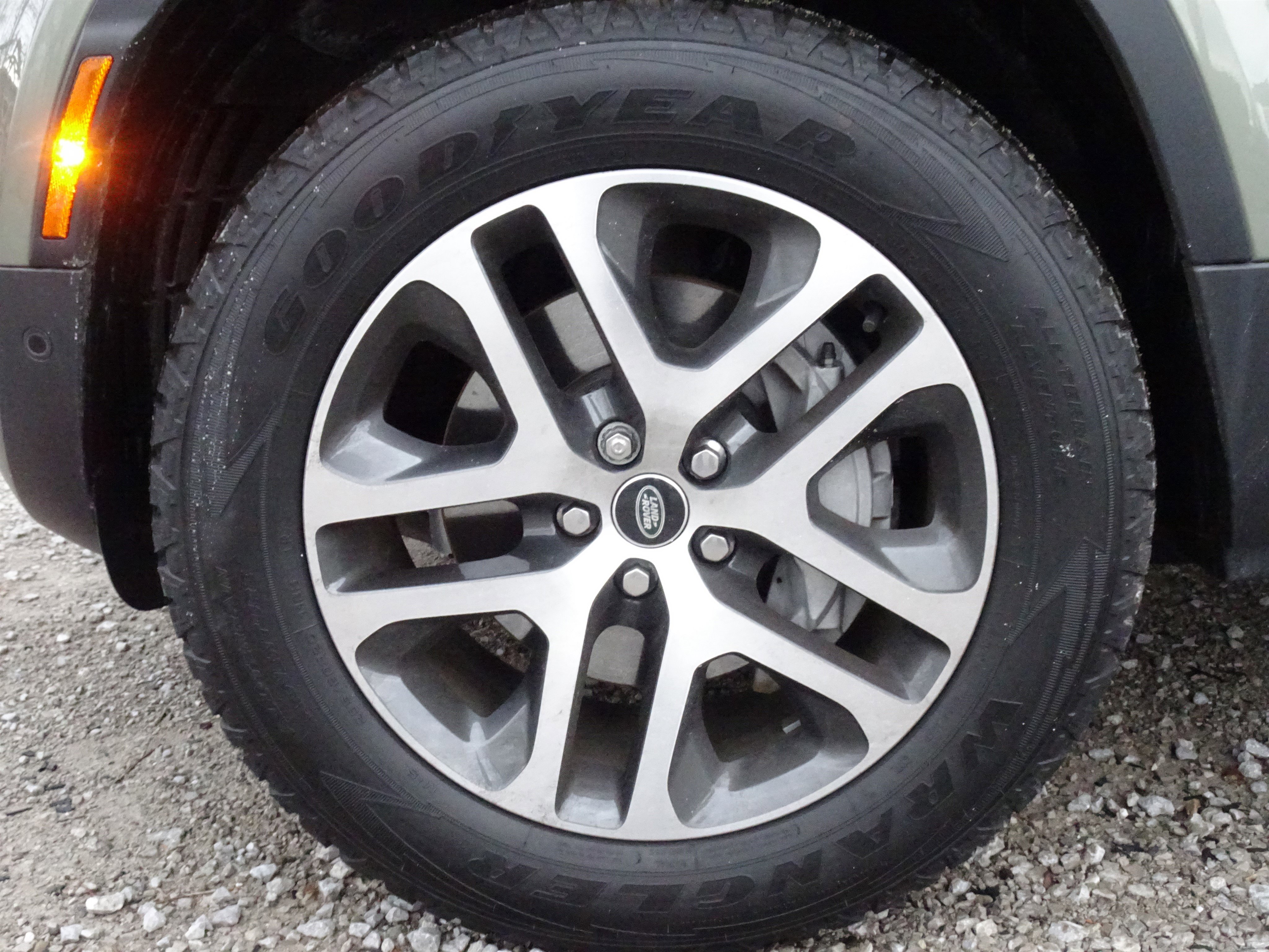 Certified 2025 Land Rover Defender 110 S image 32