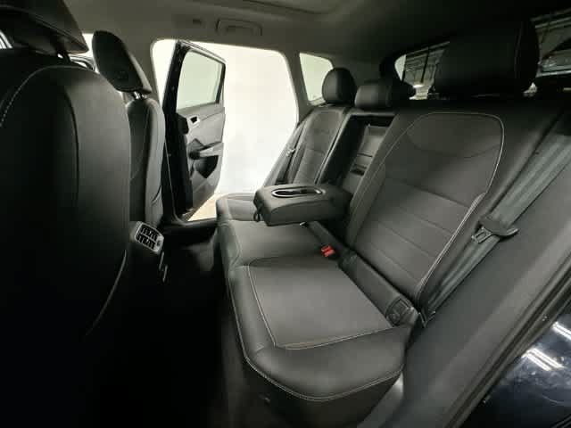 Used 2023 Volkswagen Taos SE w/ Panoramic Sunroof Package AWD/4WD image 19