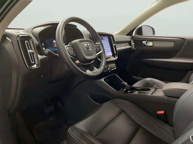 Used 2025 Volvo XC40 B5 Core image 44