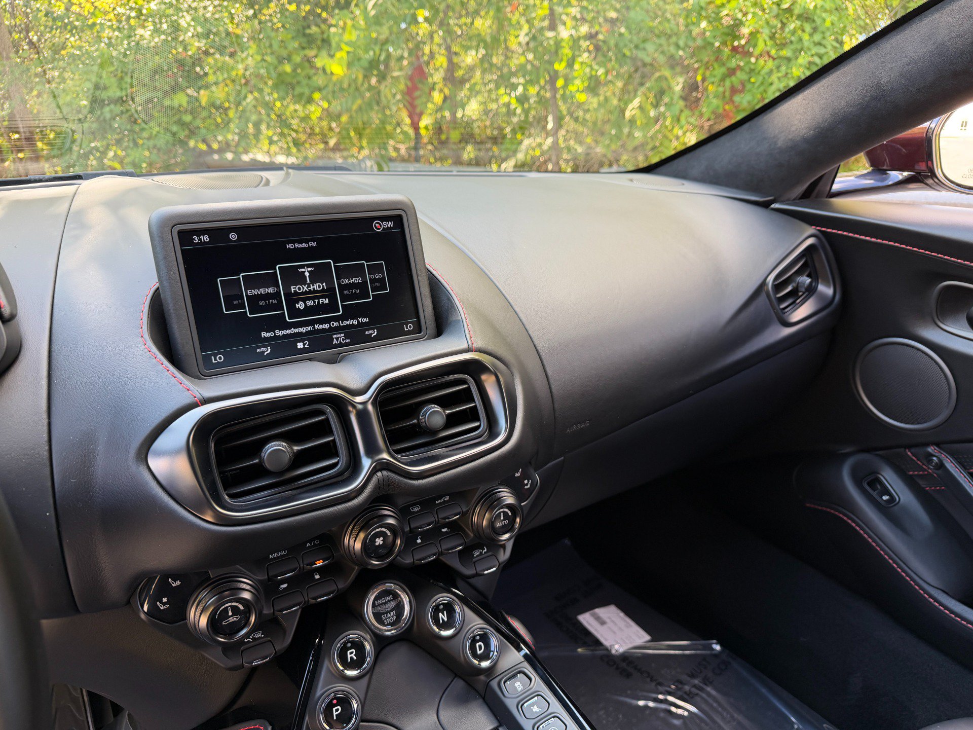 Used 2020 Aston Martin V8 Vantage Coupe RWD image 44