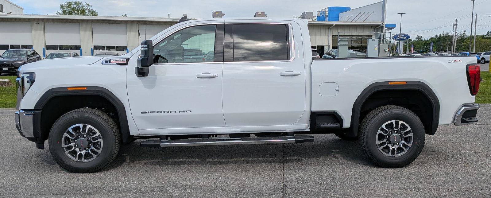 New 2026 GMC Sierra 2500 SLE w/ SLE Value Package; AWD/4WD image 5