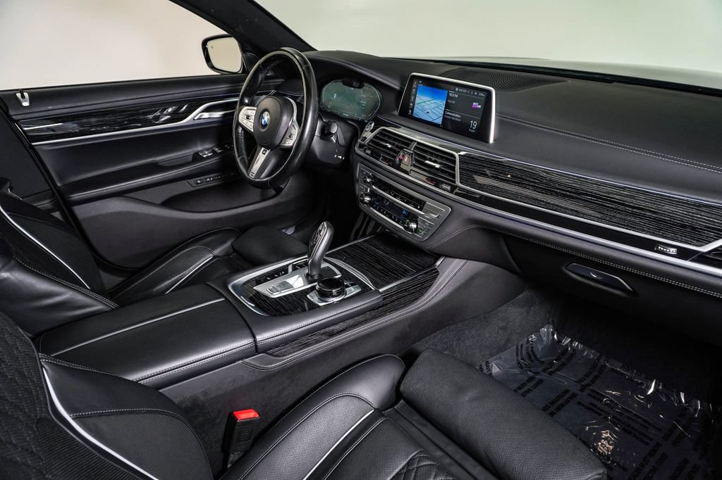 Used 2022 BMW 750i xDrive w/ Luxury Rear Seating Package AWD/4WD image 15