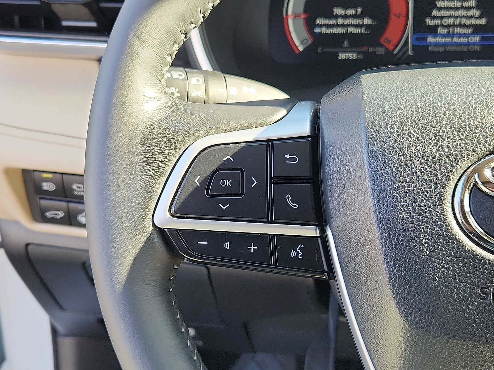 Used 2024 Toyota Highlander Limited image 20