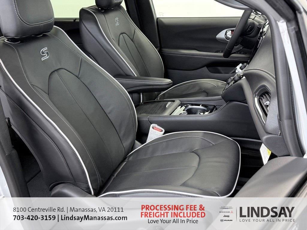 New 2026 Chrysler Pacifica Limited w/ S Appearance Package AWD/4WD image 11