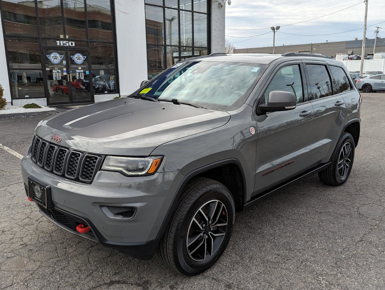 Used 2019 Jeep Grand Cherokee Trailhawk w/ Trailhawk Luxury Group AWD/4WD image 2