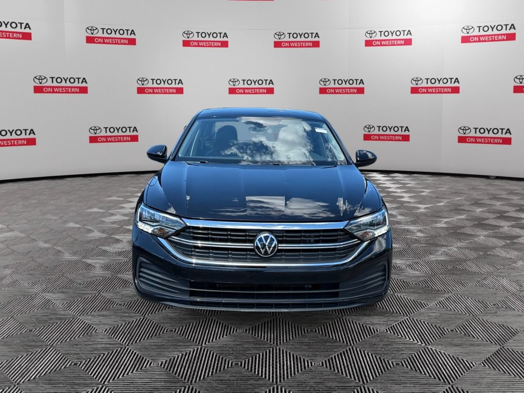 Used 2024 Volkswagen Jetta SE FWD image 2