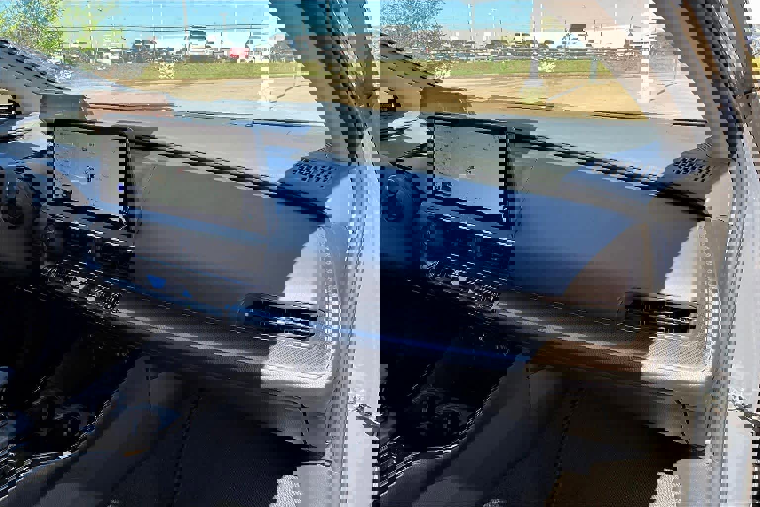 Used 2024 Toyota Prius XLE image 17