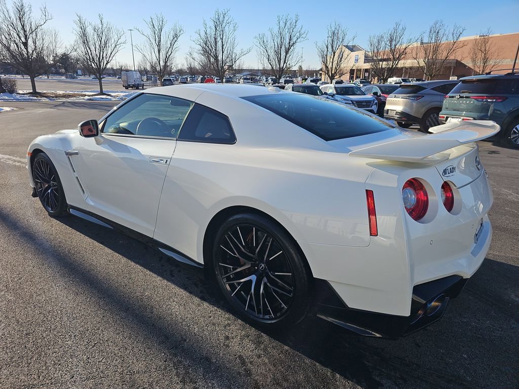 Used 2024 Nissan GT-R Premium w/ Premium Interior Package image 7