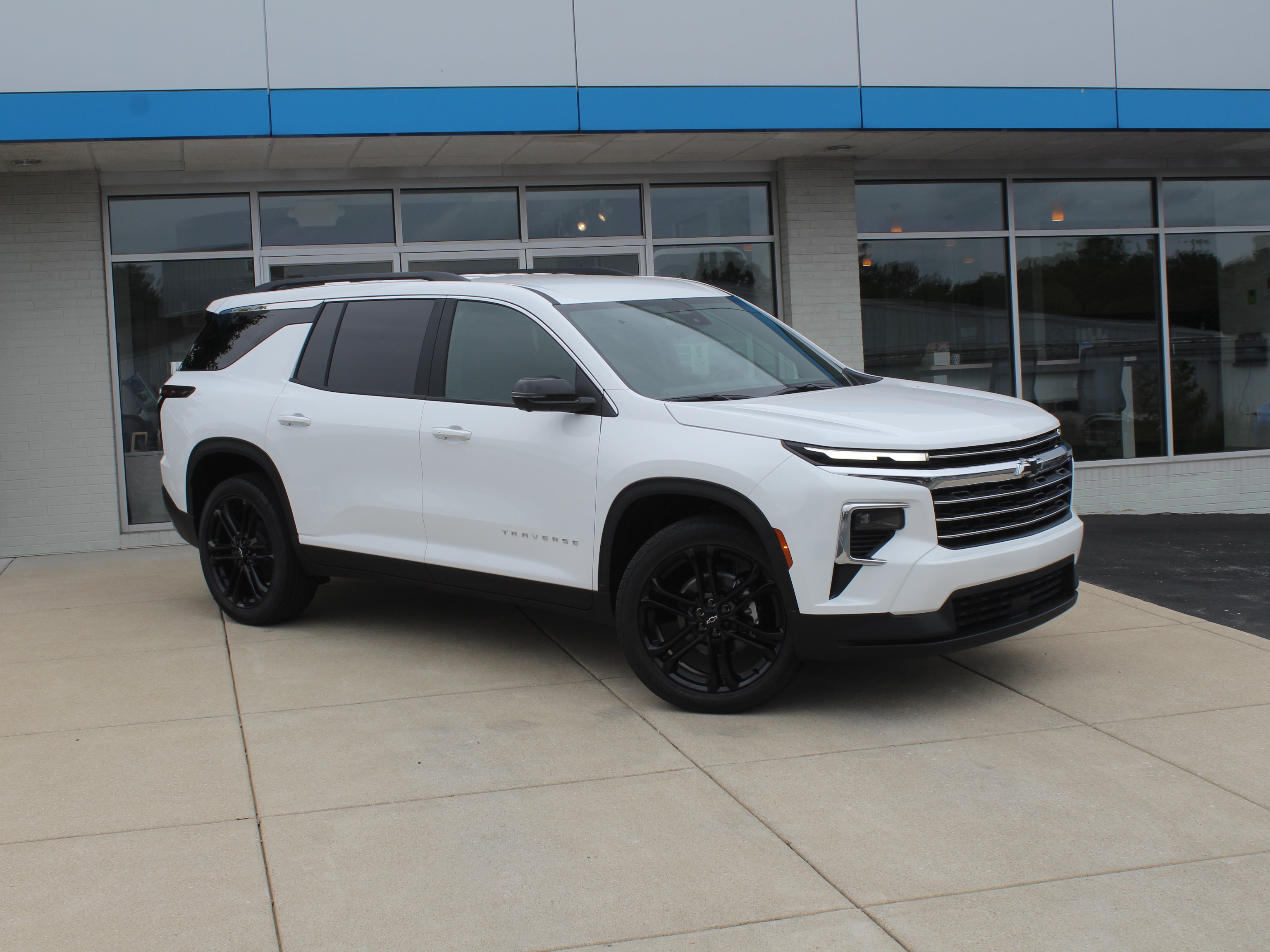 New 2026 Chevrolet Traverse LT w/ Driver Confidence Package AWD/4WD image 2